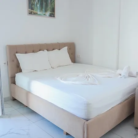 Ebis Hotel *